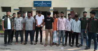 পাবনায় ডিবি পুলিশের অভিযানে কিশোর গ্যাংয়ের ৮ সদস্য আটক